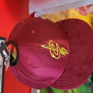 New era cavs on court fitted